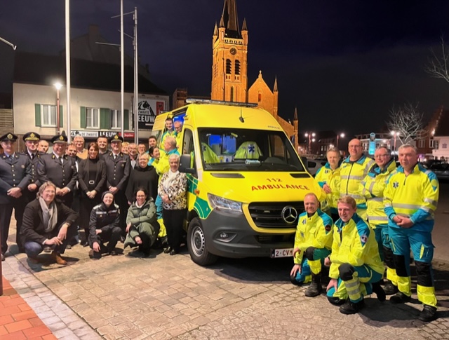 thumbnail-Nieuwe, zwaardere ziekenwagen voor ambulanciers van Lichtervelde