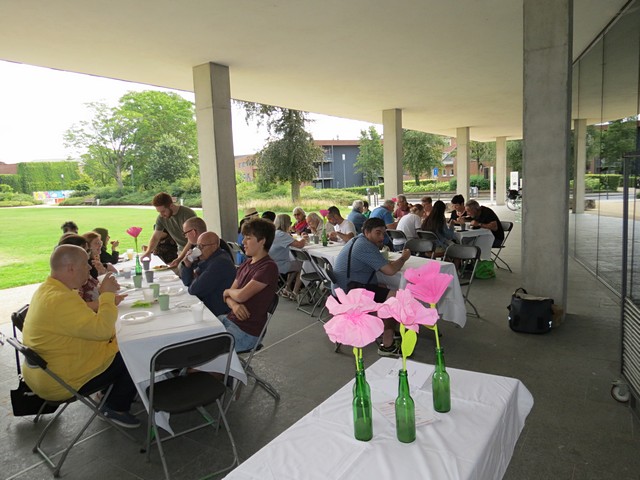 thumbnail-Leuke interculturele potluck picknick