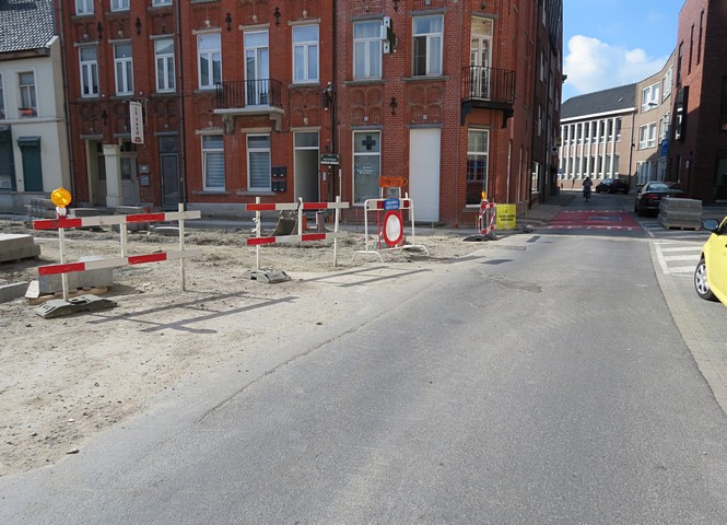 thumbnail-Kruispunt Spinneschoolstraat-Hofstraat afgesloten van 8 tot en met eind mei
