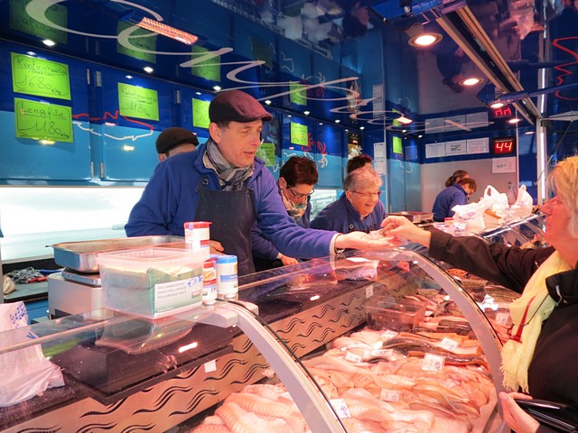 thumbnail-Vishandel Vanpraet op de markt in Torhout